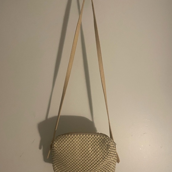 Very pretty cream colored purse - Picture 5 of 5